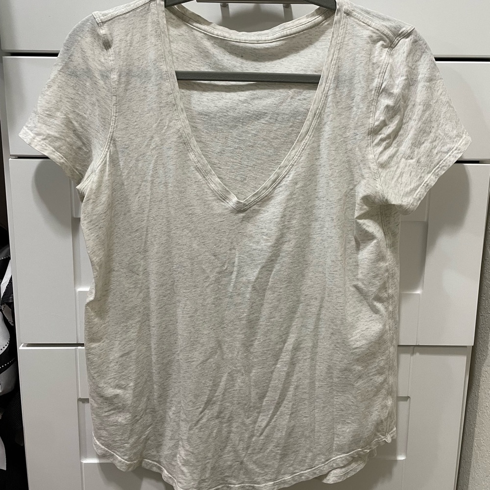 Lululemon Love V-Neck tshirt